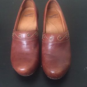 Brown dansko